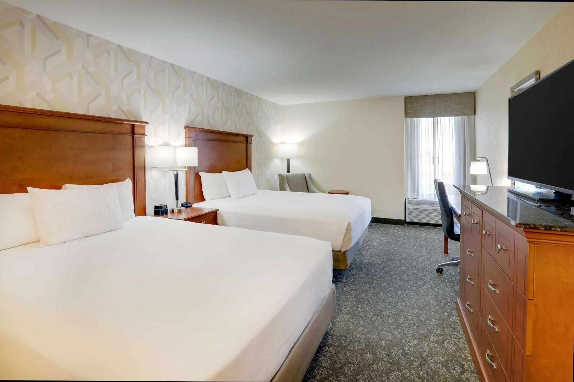 Drury Inn & Suites Charlotte University Place Εξωτερικό φωτογραφία