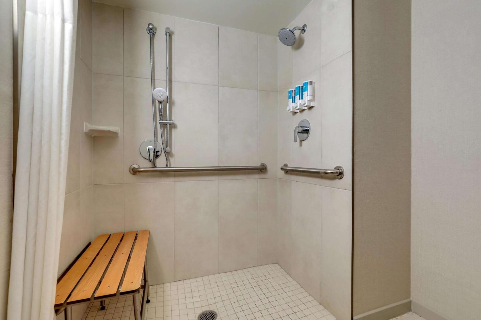 Drury Inn & Suites Charlotte University Place Εξωτερικό φωτογραφία