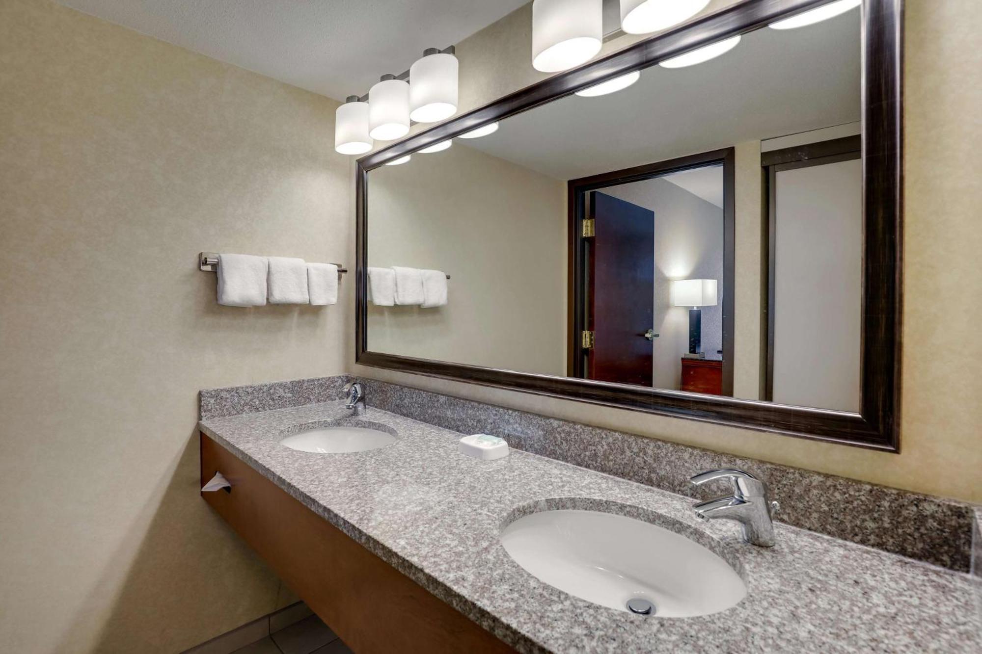 Drury Inn & Suites Charlotte University Place Εξωτερικό φωτογραφία