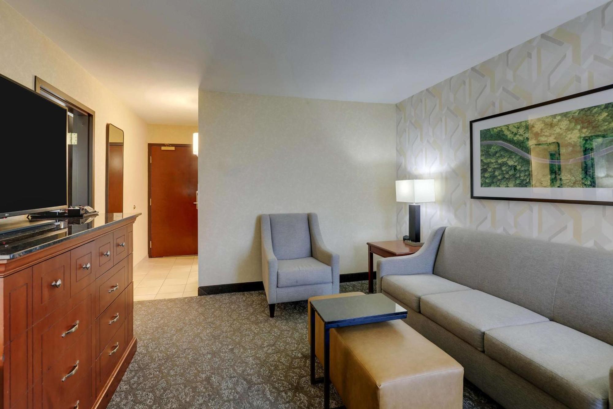 Drury Inn & Suites Charlotte University Place Εξωτερικό φωτογραφία