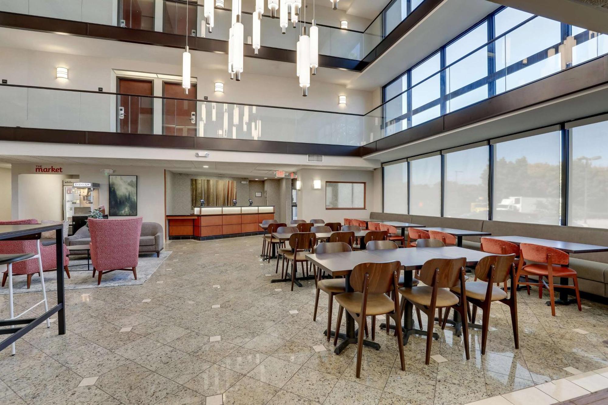 Drury Inn & Suites Charlotte University Place Εξωτερικό φωτογραφία