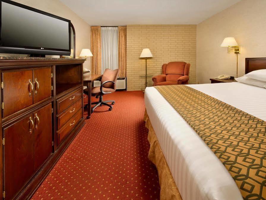 Drury Inn & Suites Charlotte University Place Εξωτερικό φωτογραφία